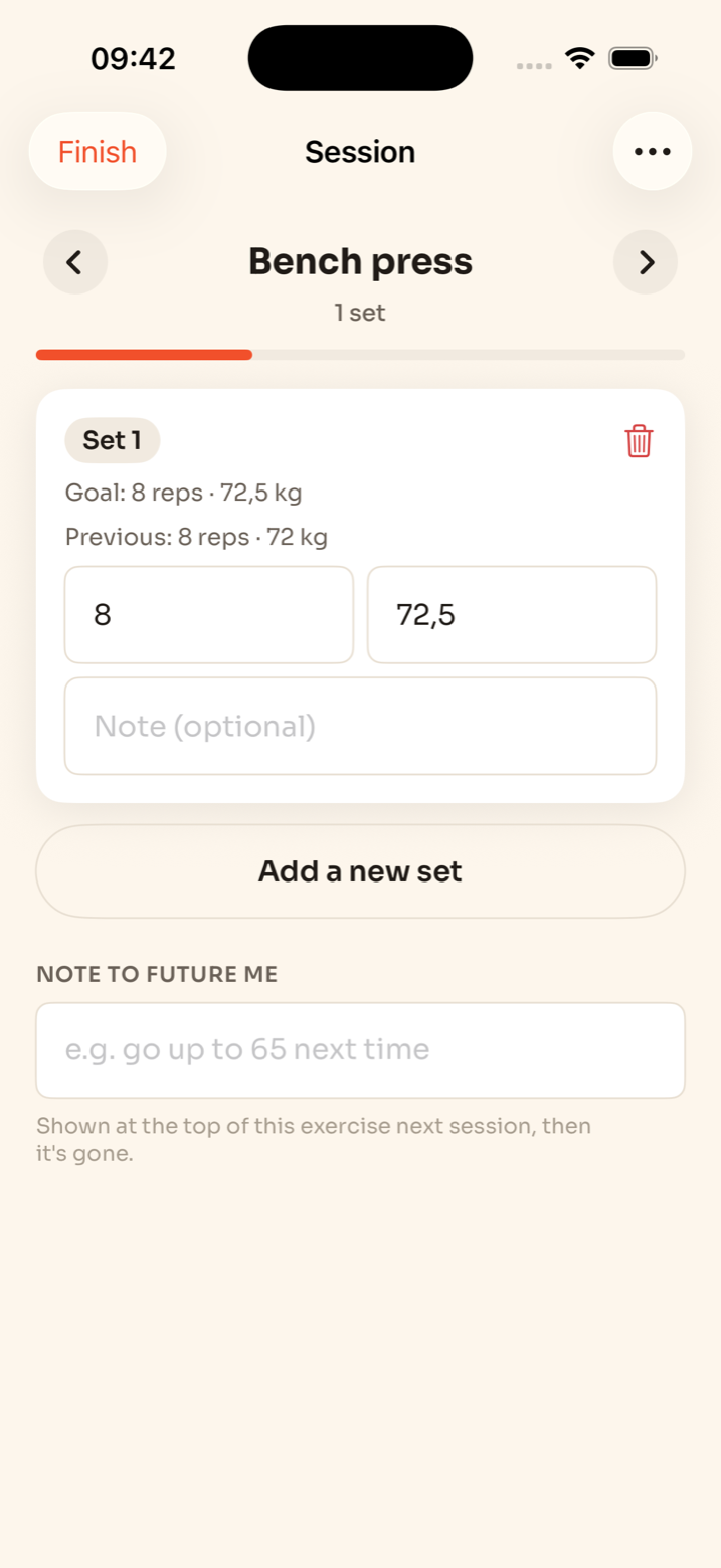 Logging a set, with the goal and last session's numbers above the fields